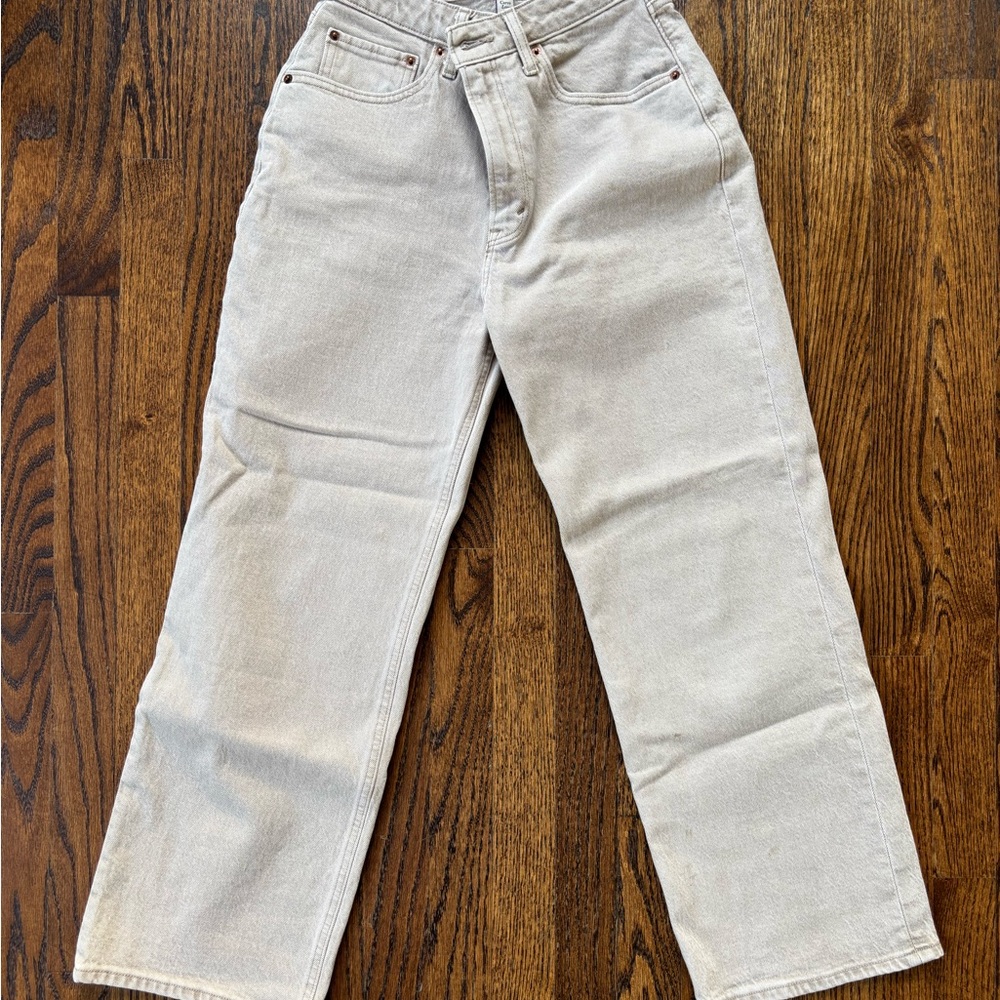 Abercrombie ‘90s Relaxed High Raise Curve Love Size 2/26 jeans- Oatmeal